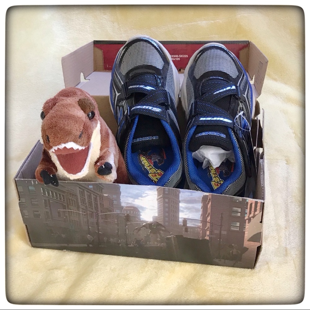Skechers boys size 1 shoes NWT